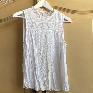 GAP White Textured Sleeveless Blouse